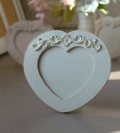 YourFloralDreams 相框 Small sage green photo frame in shape of heart Picture frame Love frame