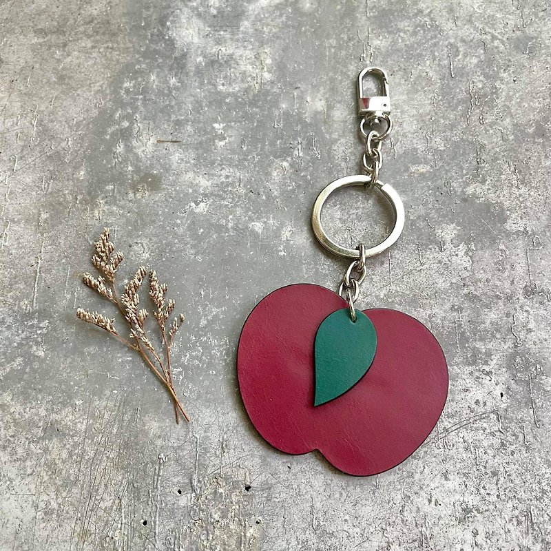 蘋果造型皮革鑰匙圈 包包掛飾客製化禮物 - 鑰匙圈/鑰匙包 - 真皮 紅色