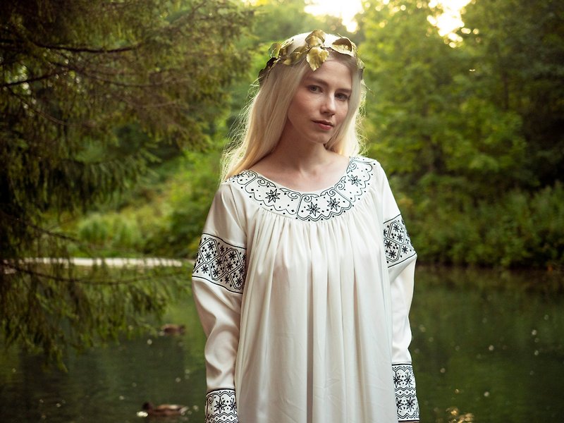 young Galadriel cosplay dress - inspired by The Lord of the Rings costume