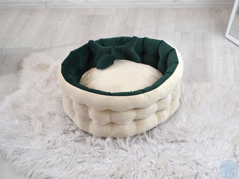 Indestructible sofa for small dogs in ivory with personalization - 寵物床墊/床褥 - 其他人造纖維 多色