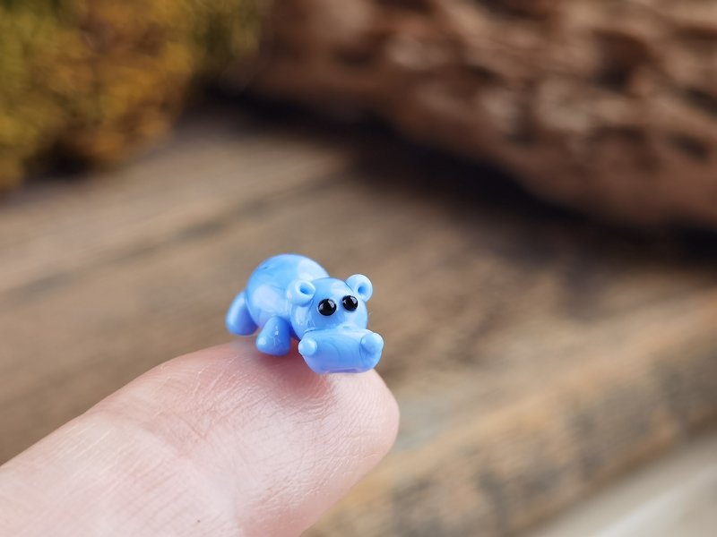 Glass Hippo figurine Tiny Hippo statue Hippopotamus Hippo Miniature animals - 裝飾/擺設  - 玻璃 藍色