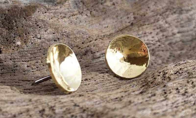 Small golden full moon ◆ Brass forged pin brooch - เข็มกลัด - เครื่องเพชรพลอย 