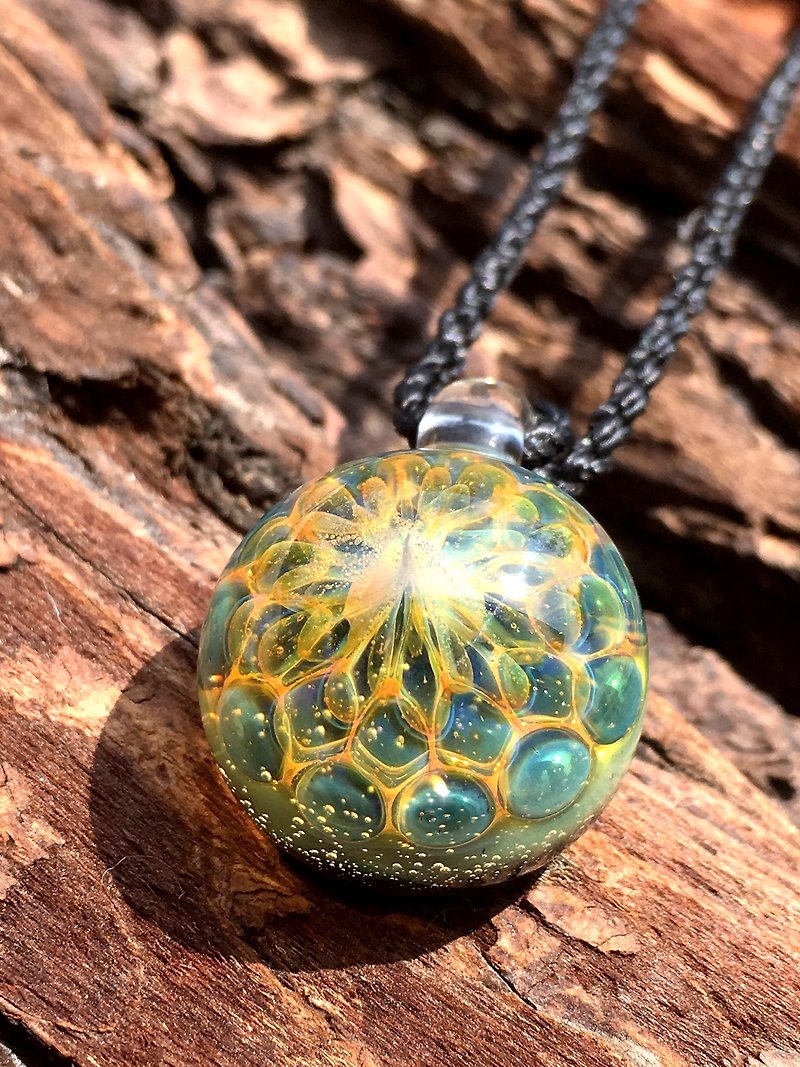 A geometric pattern  Refractory glass  Pendant. - Necklaces - Glass Green