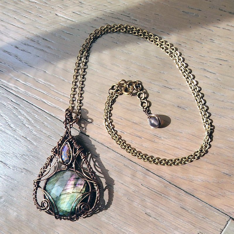 [Handmade by Qu Shuichen] Purple labradorite and gravel back opal metal wire braided necklace - Necklaces - Gemstone Purple