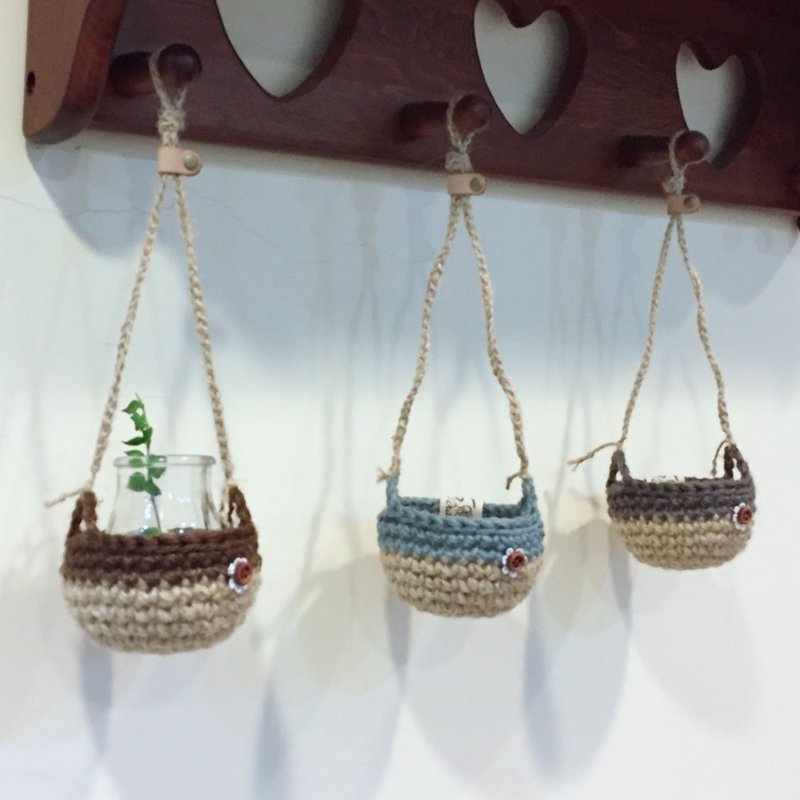 Crochet craft. Linen hanging basket - เซรามิก - ผ้าฝ้าย/ผ้าลินิน สีกากี