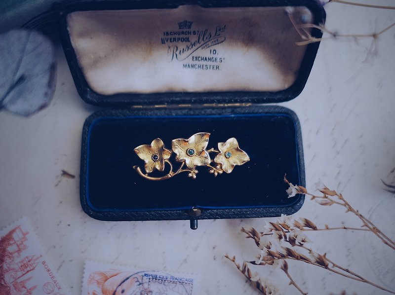 FIX Bright gold three-leaf ivy antique long brooch - French antique jewelry Vintage Jewelry - เข็มกลัด - โลหะ 