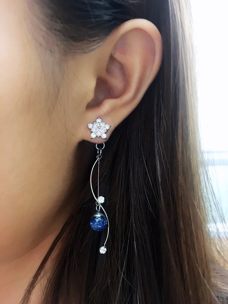 夜光 玻璃球 925純銀 針式 | 夾式耳環【雪天使降臨】 - 耳環/耳夾 - 玻璃 藍色