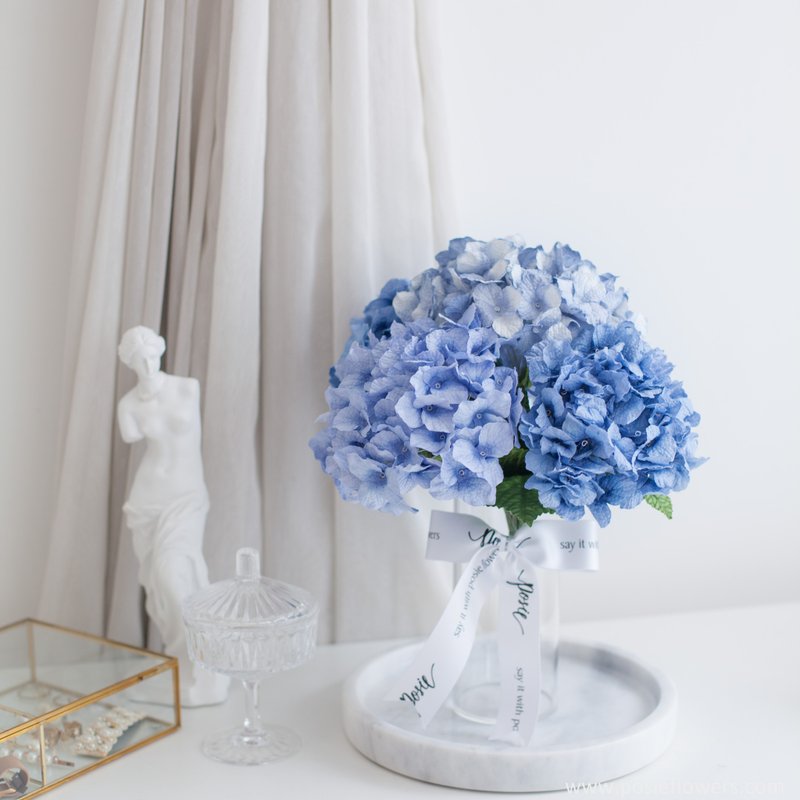 BLUE HYDRANGEA |  Mini Marseille vase for Home Decoration - ของวางตกแต่ง - กระดาษ สีน้ำเงิน