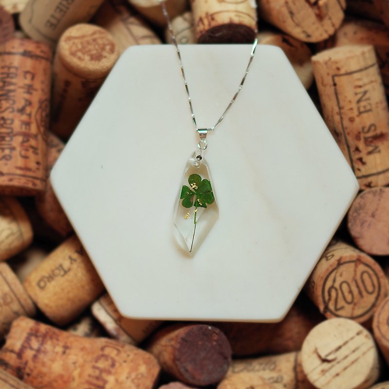 Hua Shuo · Original Brand / Real Flower Gemstone Necklace Series. Love Clover [Flower Language-Hope, Give, Love] / Everlasting Flower / Sterling Silver - Necklaces - Plants & Flowers Green