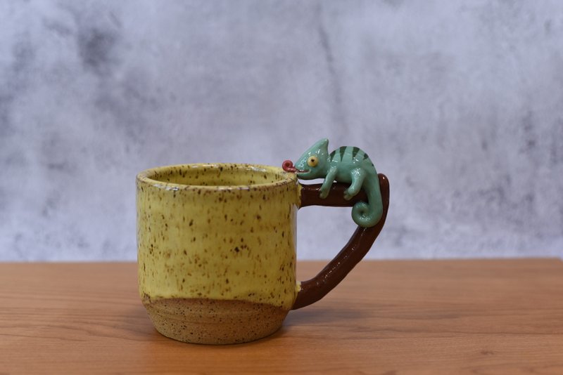 變色龍吐舌頭200cc黃色陶杯 - 茶壺/茶杯/茶具 - 陶 