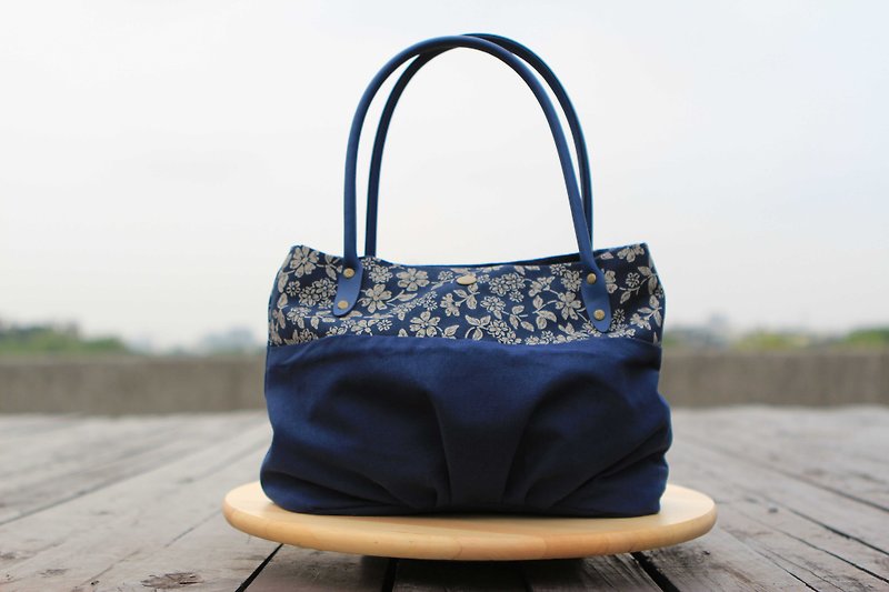 A portable candy bag - splicing an elegant Milan flower - กระเป๋าถือ - ผ้าฝ้าย/ผ้าลินิน 