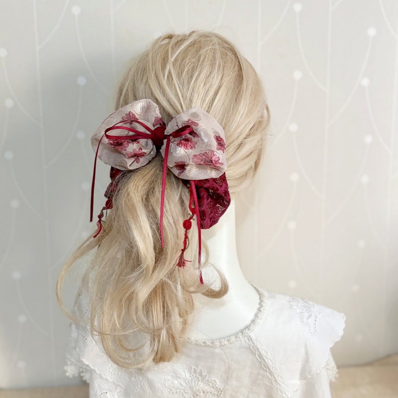 布製ビッグリボンフェアリークリップ / シャーククリップ バナナクリップ ヘアクリップ ポニーテールクリップ お団子バンスクリップ サイドクリップ - ヘアアクセサリー - その他の素材 レッド