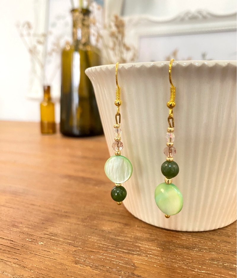 Handmade bead earring - 耳環/耳夾/耳骨夾 - 塑膠 綠色