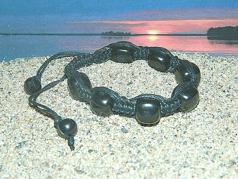 Shungite macrame bracelet, beaded bracelet, healing jewelry, emf protection - 手鍊/手環 - 其他材質 黑色