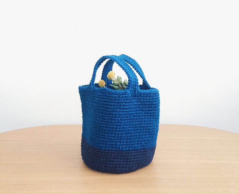 日本のリネン糸かぎ針編みバッグ - トート・ハンドバッグ - その他の素材 ブルー