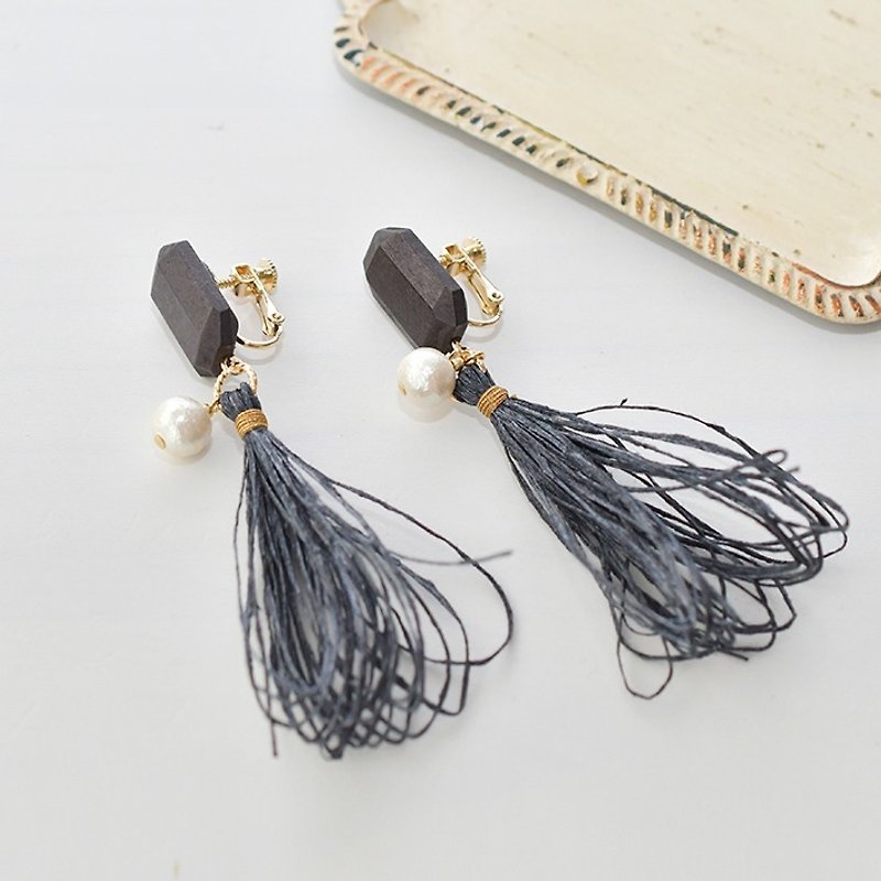 Tassel earrings/wood/black - Earrings & Clip-ons - Paper Black