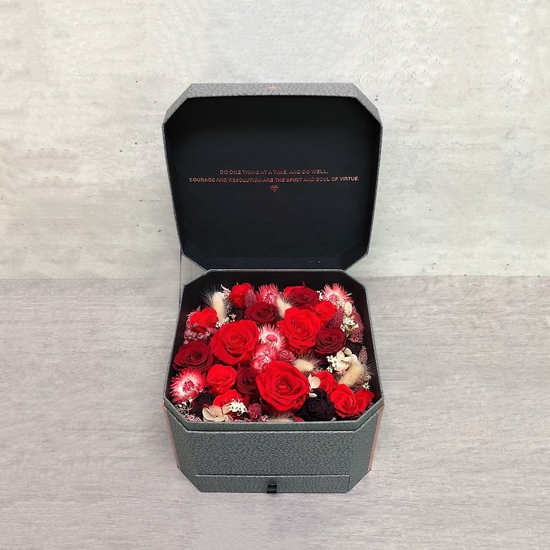 Valentine's Day Everlasting Rose Gift Box Fiery Red - ช่อดอกไม้แห้ง - พืช/ดอกไม้ สีแดง