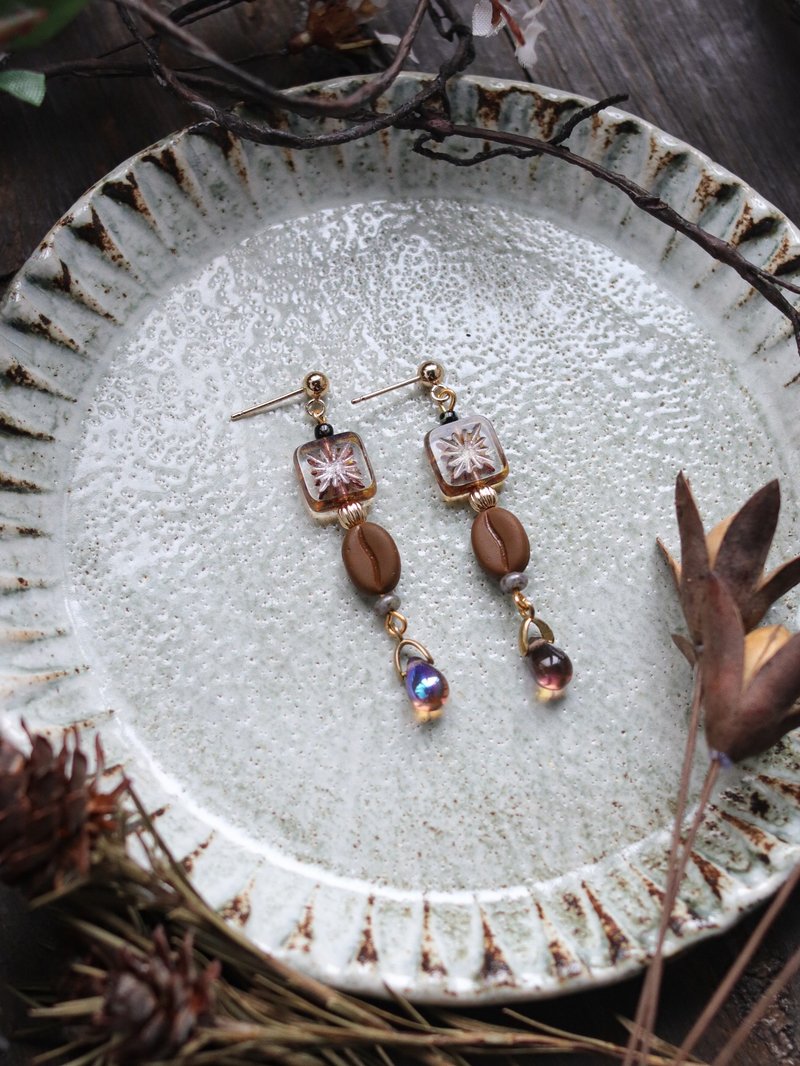 Vintage Czech glass earrings coffee beans - ต่างหู - ทองแดงทองเหลือง สีนำ้ตาล