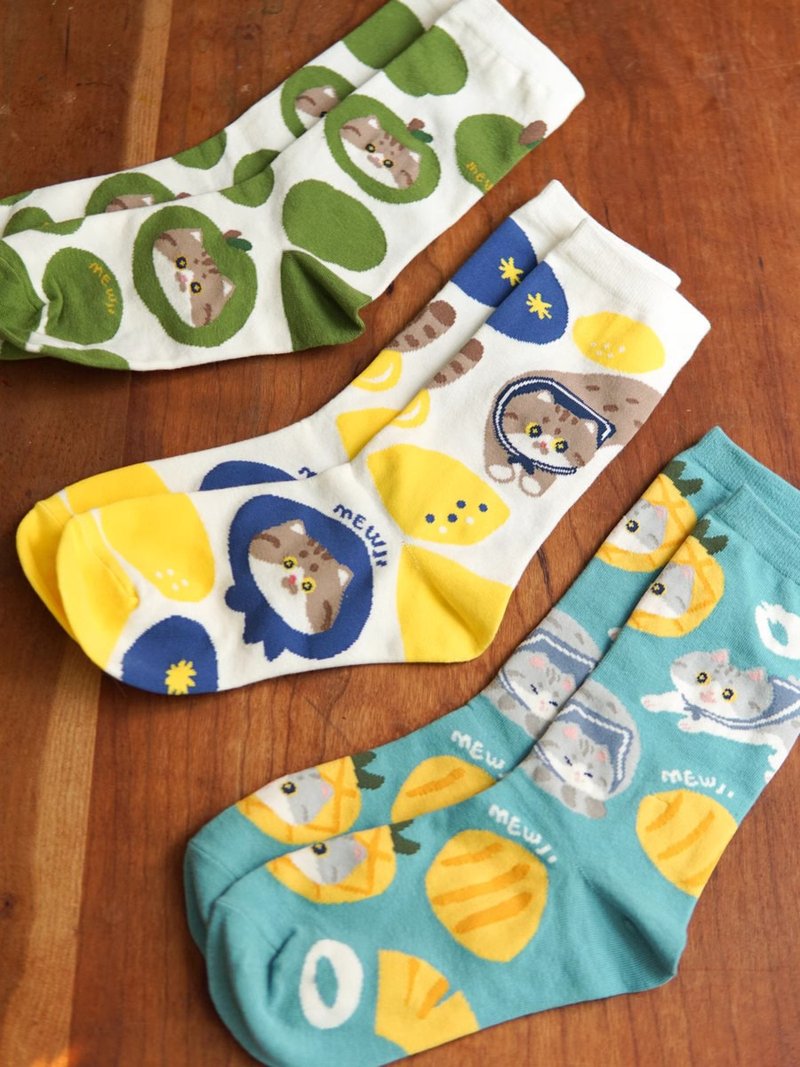 MEWJI Miaoji Original Cute Cat Japanese Illustration Middle Tube Set of 3 Pairs of Fruit Series Cotton Socks Female Gift Box - Socks - Polyester 