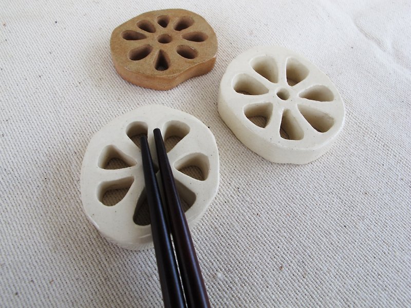 手作蓮藕筷架 - 筷子/筷架 - 瓷 白色