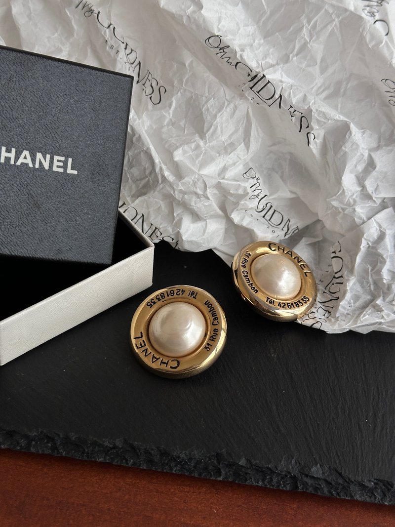 中古品 Chanel 香奈兒 金包邊珍珠耳夾 Rue Cambon 字樣 - 耳環/耳夾/耳骨夾 - 其他金屬 金色