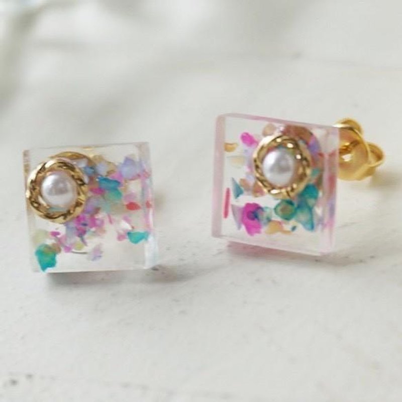 Colorful seashell earrings or Clip-On - ต่างหู - เปลือกหอย หลากหลายสี