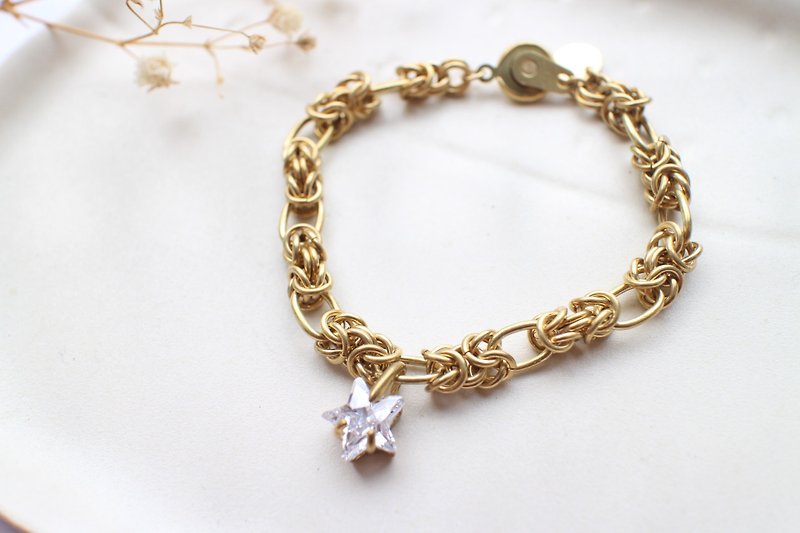 Star-Zircon brass bracelet - สร้อยข้อมือ - โลหะ สีทอง