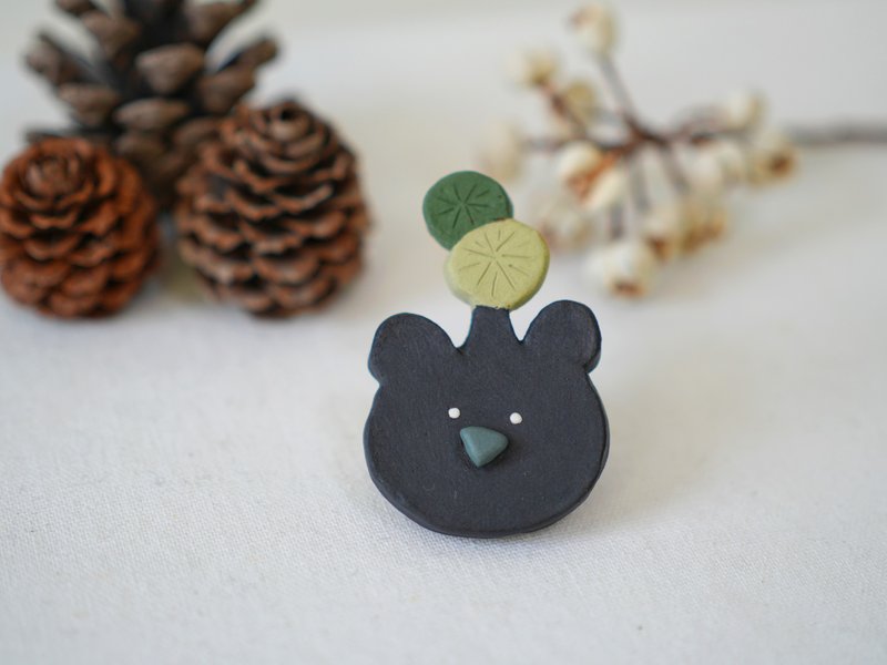 Yuanha Mountain Tortoise Series·Black Bear Pottery Pin Brooch - เข็มกลัด/พิน - ดินเผา สีดำ