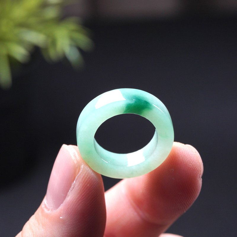 飄綠花翡翠角戒戒指戒圈 | 國際10圍 | 天然緬甸玉翡翠A貨 | 送禮 - 戒指 - 玉石 綠色