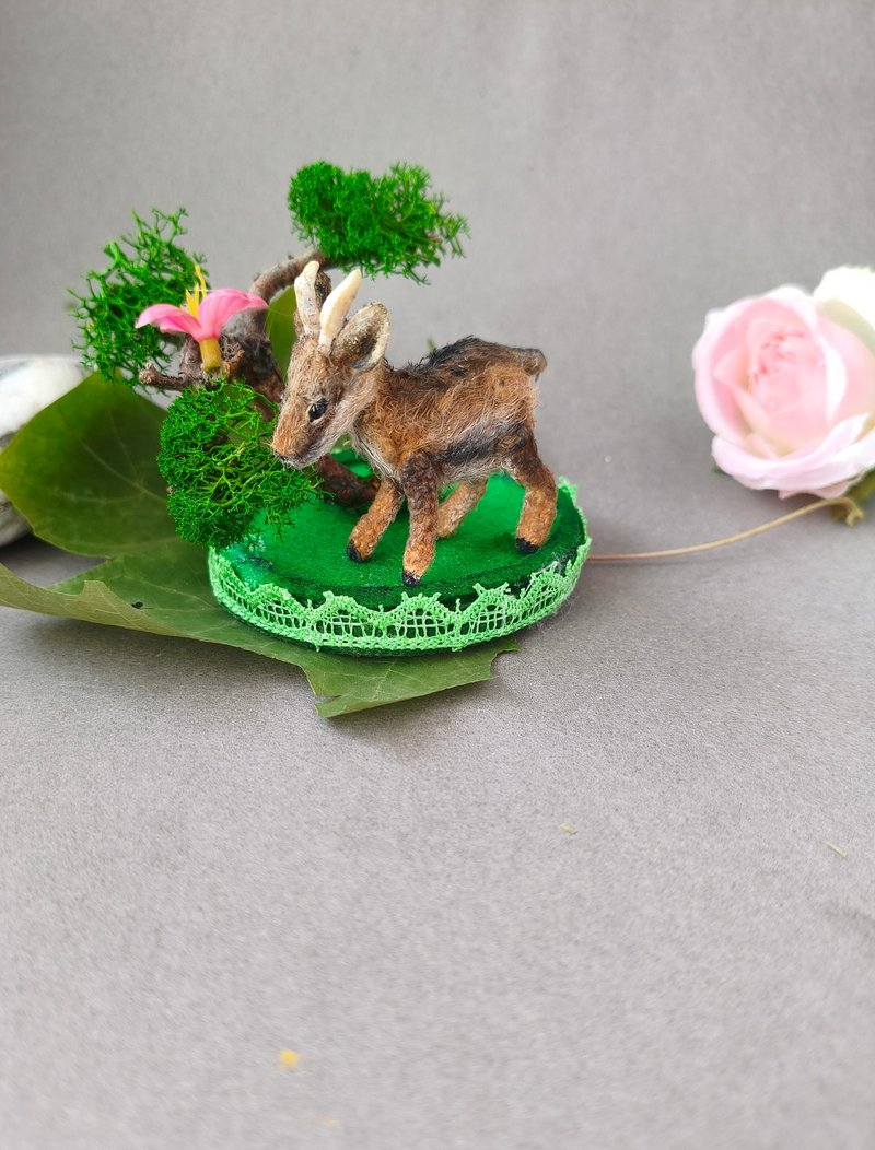 miniature knitted  antelope - Items for Display - Wool Gold