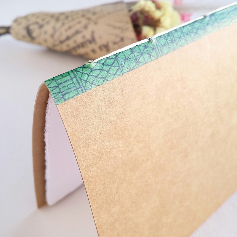 綠地迷宮(小本) 騎馬釘式牛皮紙集章本 手工書 筆記本 線裝書 - 筆記本/手帳 - 紙 咖啡色