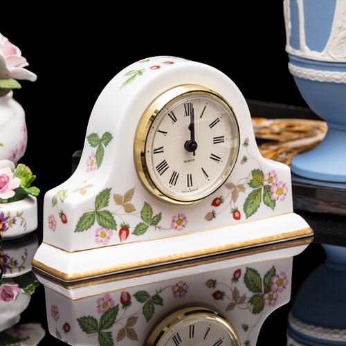ウェッジウッドワイルドストロベリー置き時計 【大】希少な黒壺 Wedgwood /ウェッジウッド /ワイルドストロベリー/マントル