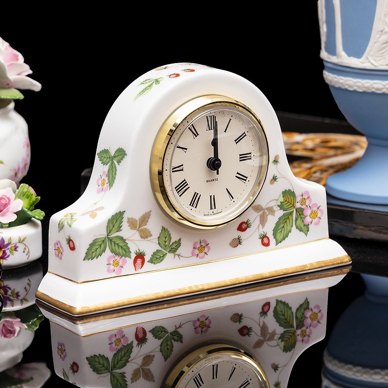 Wedgwood Beautiful Wild Strawberry Fine Bone China Bedroom Study Desk Clock Clock Made in the UK - Clocks - Porcelain 