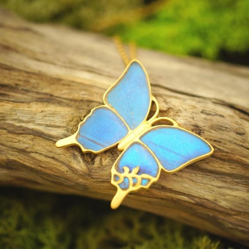 モルフォ蝶の大きなアンティークペンダント ななめ - ネックレス - 金属 ブルー