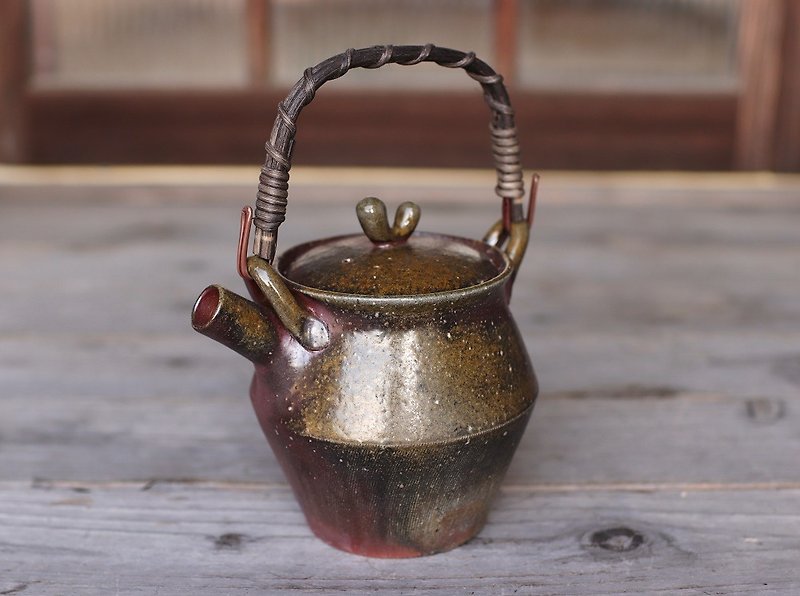 Bizen grilled teapot (with paulownia box) k1-046 - ถ้วย - ดินเผา สีนำ้ตาล