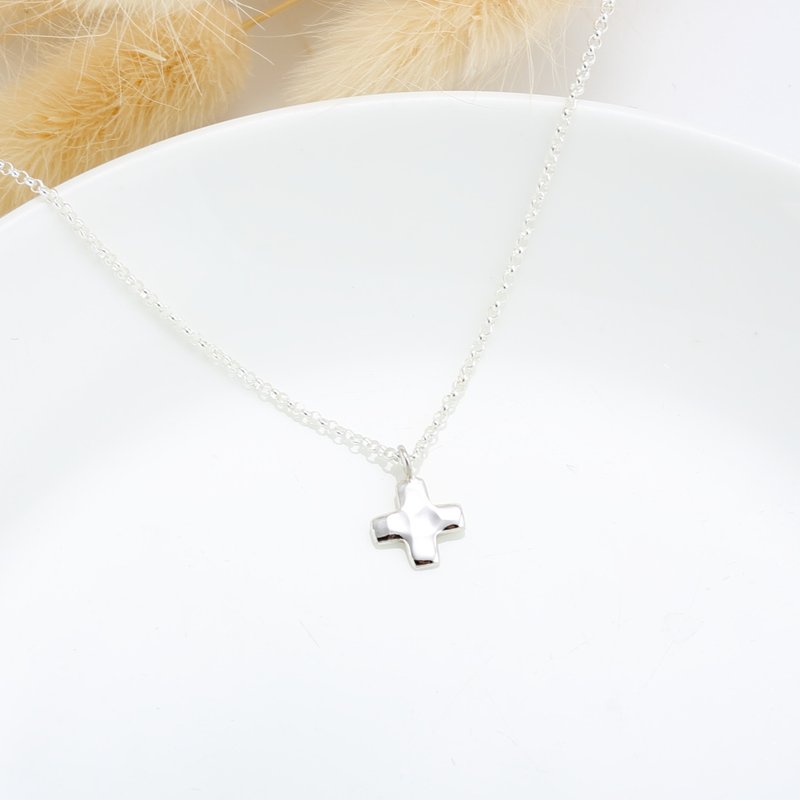 Hammered Prayer Cross s925 sterling silver necklace Valentine's day gift - Necklaces - Sterling Silver Silver