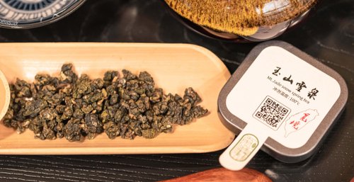雨曦 覓境玉山雪泉松木禮盒(伴手禮附提袋)