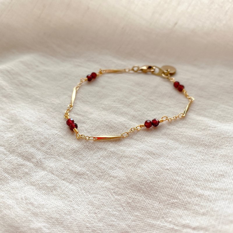 Garnet brass 18kgf handmade bracelet - สร้อยข้อมือ - ทองแดงทองเหลือง หลากหลายสี