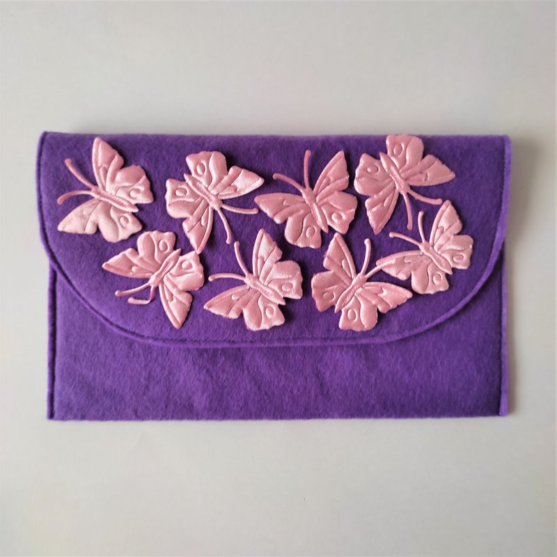 手拿包 Felt clutch cosmetic bag with pink butterflies small bag handbag - 手拿包 - 其他人造纖維 紫色