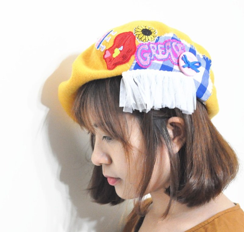 magichand hand made embroidery collage wool felt beret (yellow) - Hats & Caps - Wool Yellow