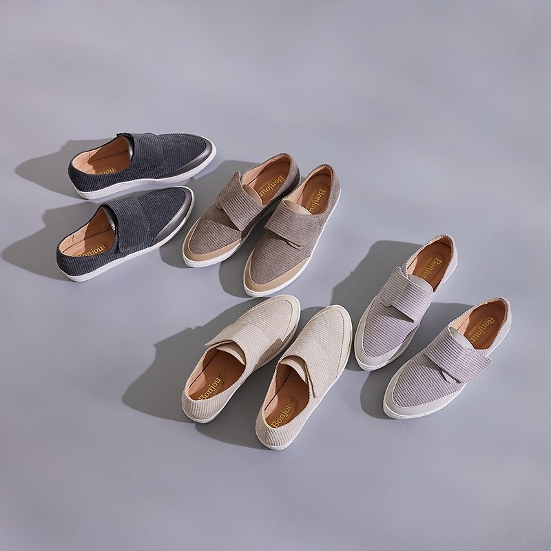 Now in stock, you will naturally look slimmer! MIT Devil Felt Pointed Casual Shoes - รองเท้าลำลองผู้หญิง - หนังแท้ สีเทา