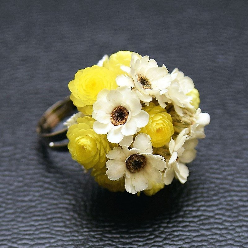 花飾典藏-義大利蠟菊 法國白梅 乾燥花戒指 - 戒指 - 植物．花 