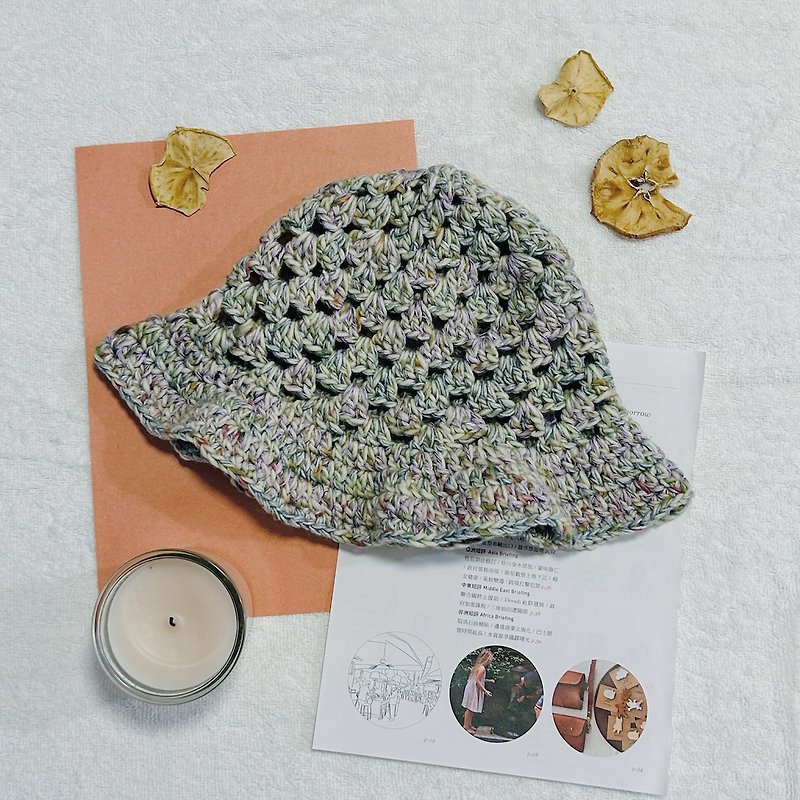 Knitted wool hat/bucket hat-girl’s lunch break-crocheted wool hat - Hats & Caps - Wool White