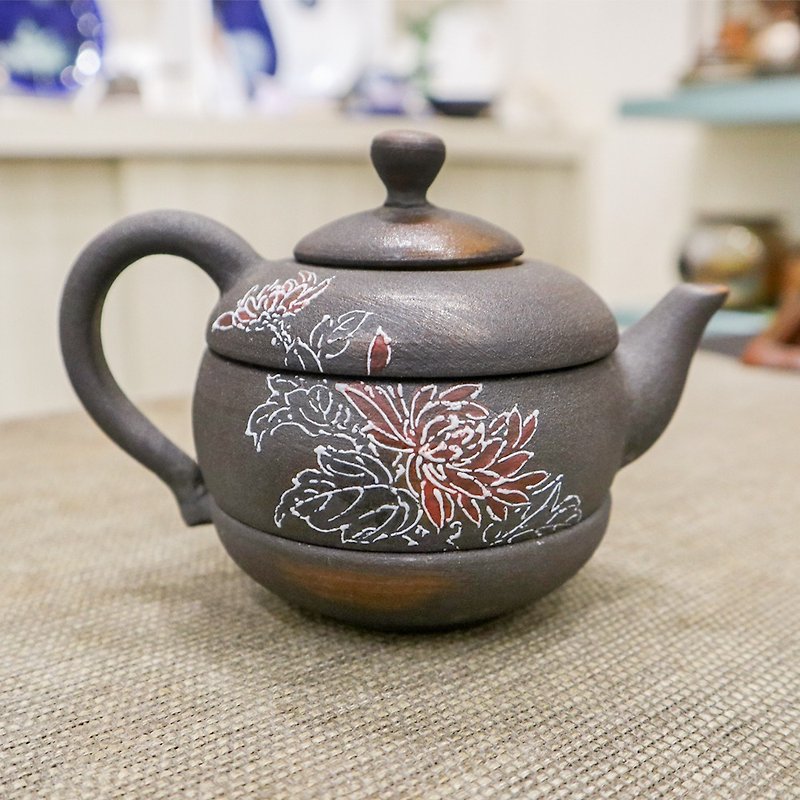Tea-flavored Dongliju handmade wood-burning Xuanji teapot 180cc - Teapots & Teacups - Pottery Brown