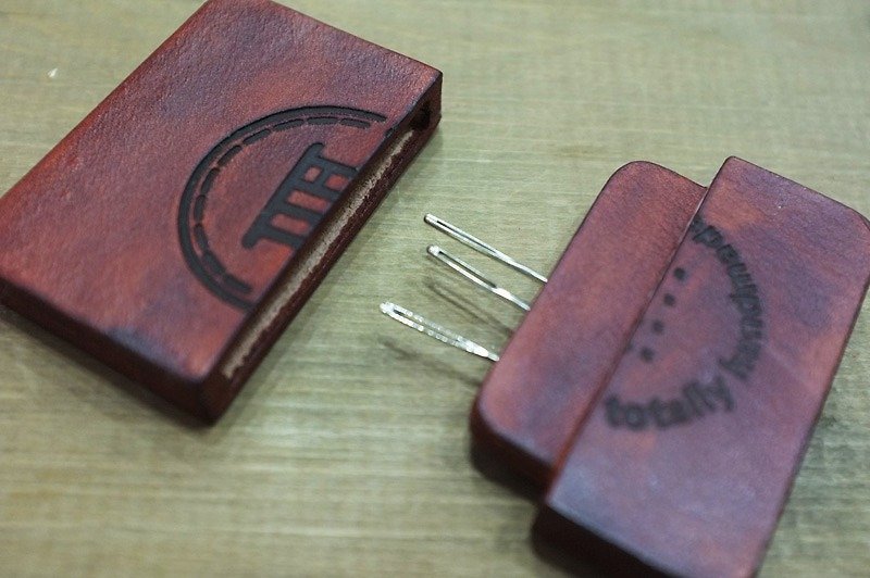 Leather hand dyeing needle box/tool box - กล่องเก็บของ - หนังแท้ สีแดง