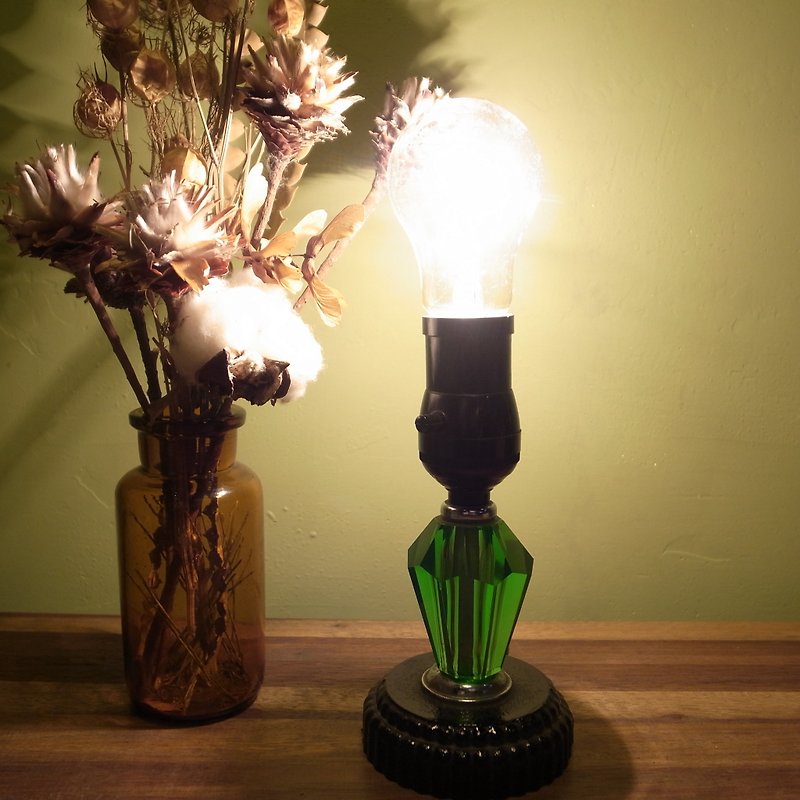老骨頭 綠寶石桌燈 VINTAGE - 燈具/燈飾 - 其他金屬 綠色