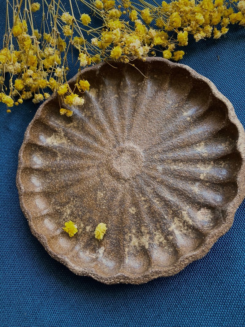 Black soil floret - Small Plates & Saucers - Pottery Brown