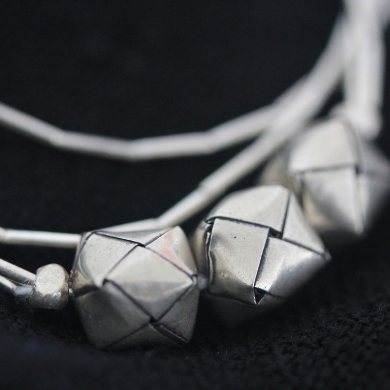 Handmade Silver Bracelet with Woven Silver Cubes (B0006) - สร้อยข้อมือ - เงิน สีเงิน