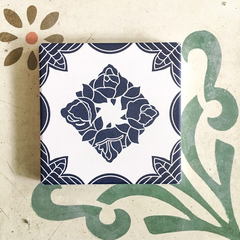 青花瓷系列 ∣ 玫瑰色的你 花磚吸水杯墊 - 杯墊 - 陶 藍色