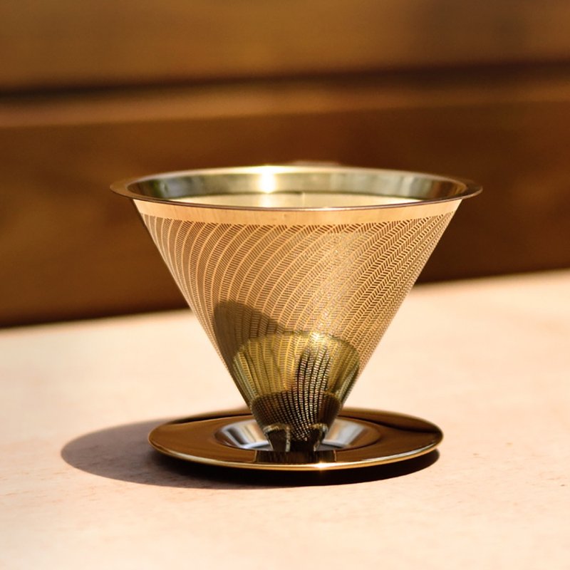 Effectively filter out coffee fines丨Driver titanium gold flow rate coffee filter cup 1-2cup-with chassis - เครื่องทำกาแฟ - โลหะ สีทอง